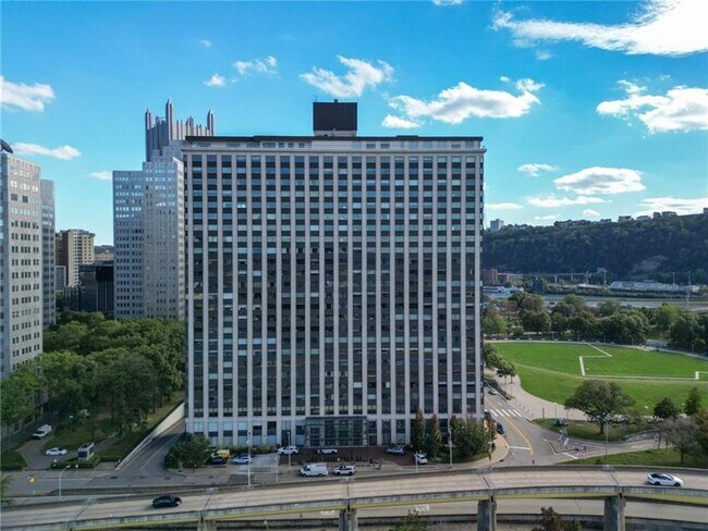 Foto del edificio - 320 Fort Duquesne Blvd