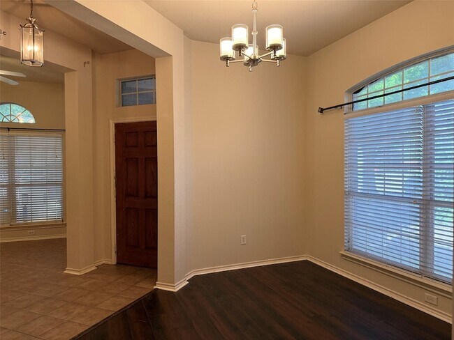 Building Photo - 5827 Silver Sage Ln