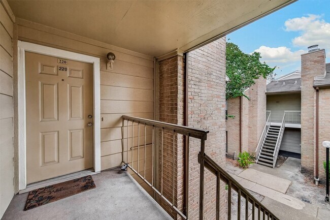 Foto del edificio - 2120 Wilcrest Dr