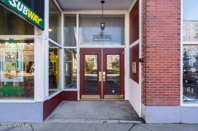 Building Photo - 304 N Front St