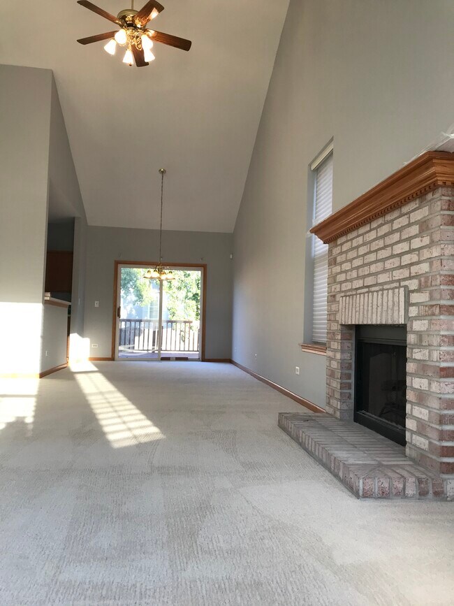 Building Photo - 994 Red Clover Dr