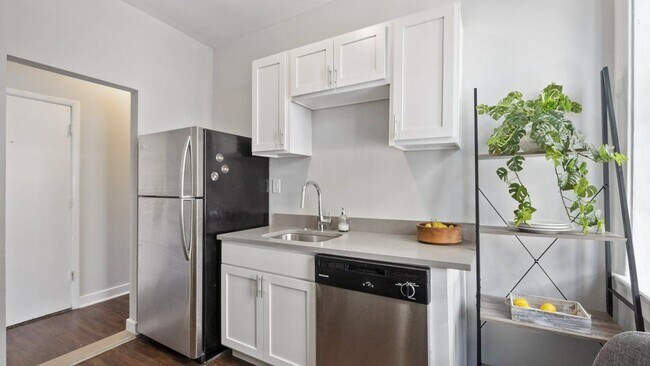 Building Photo - 484 Brainard St