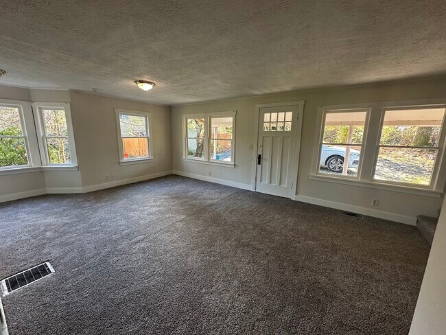 Foto del edificio - 11625 NW Thompson Rd