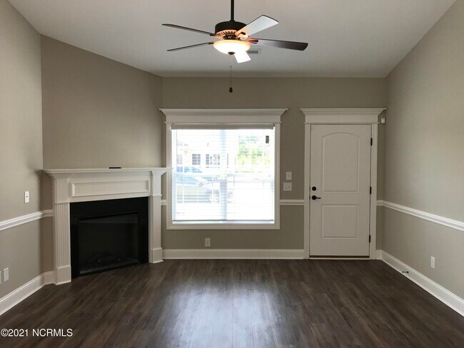 Foto del edificio - 2304 Sweet Bay Drive.