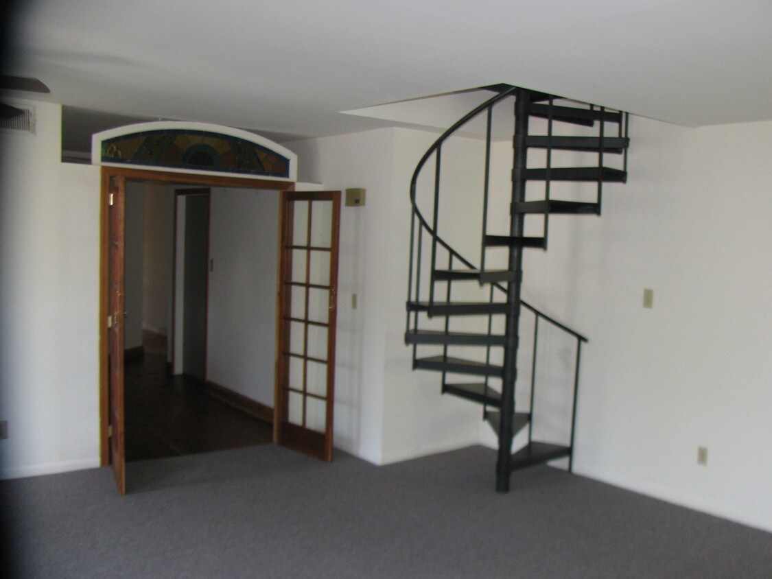 Primary Photo - 910 N Adams St