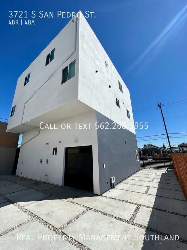 Building Photo - Stunning, 4 Bed/ 4 Bath Townhouse for Rent...
