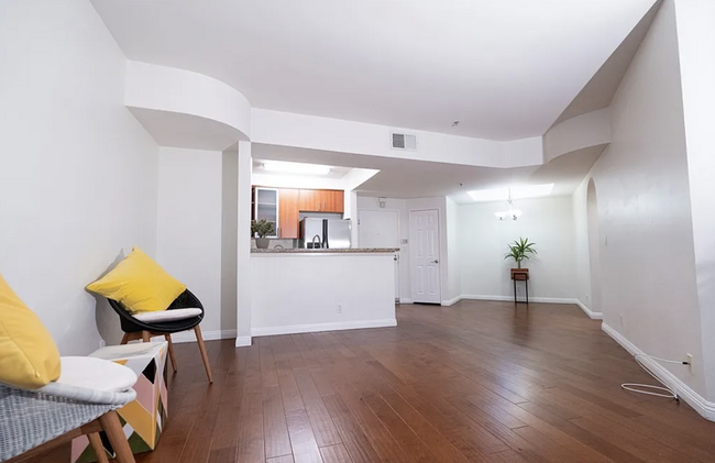 Building Photo - 620 S Gramercy Pl