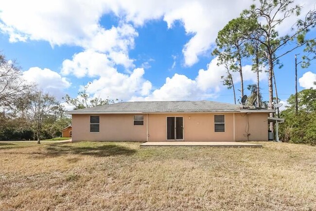 Foto del edificio - JUST REDUCED!!! 3/2 HOME IN LEHIGH ACRES!!!