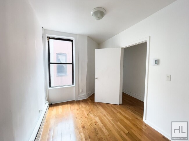 Building Photo - STARR STREET / Spacious Bushwick 2-Bed 1-Bath / Amazing Location