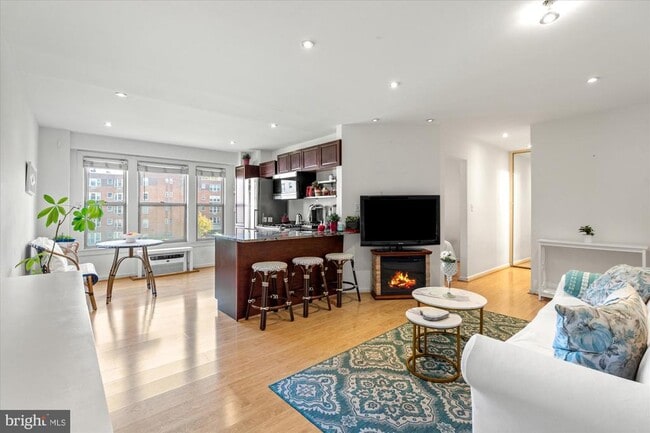 Foto del edificio - 2500 Q St NW