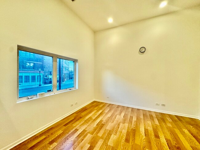 Building Photo - 2037 W 35th St