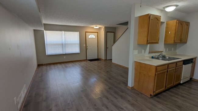 Building Photo - MN Cedar Village (861)