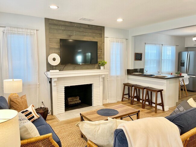 Building Photo - 3945S- The Sunset Lane Cottage | FURNISHED