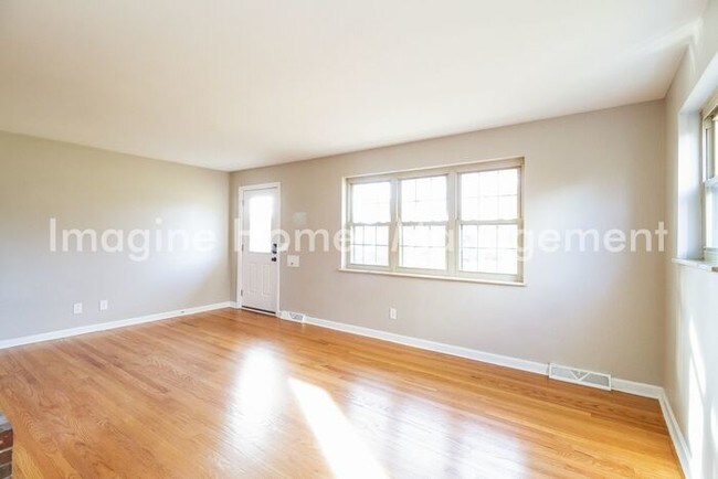 Foto del edificio - 9076 Shadetree Dr