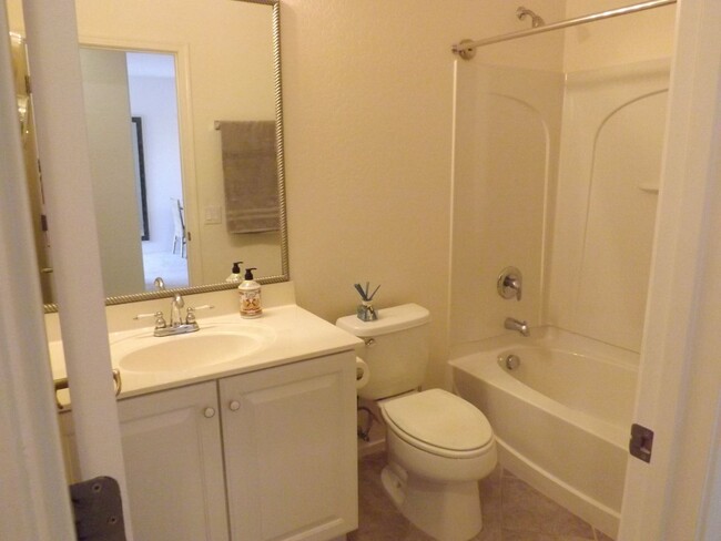 Building Photo - Furnished 1bedroom/2bath home with private...