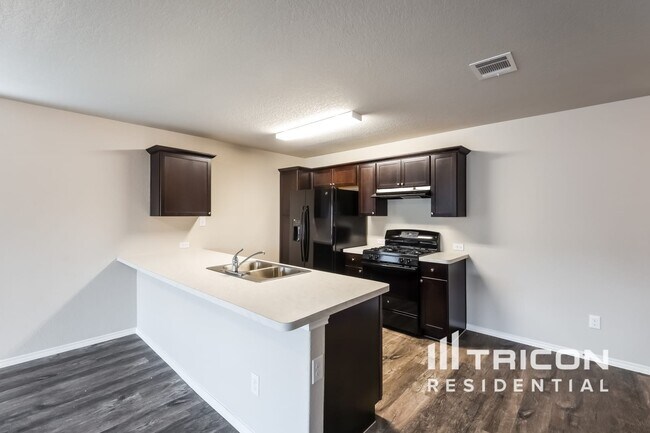 Foto del edificio - 9725 Marbach Brk
