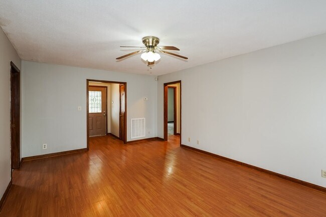 Foto del edificio - 323 Southern Dr