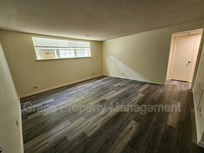 Foto del edificio - 9370 E Girard Ave
