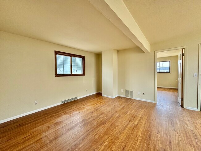 Foto del edificio - 1027 Saint Clair Ave