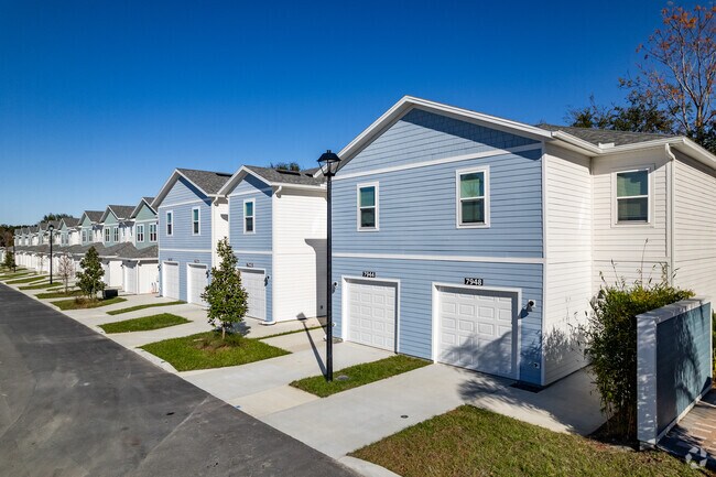 Building Photo - Solamar Wildwood