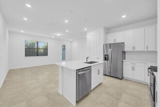 Building Photo - 2880 SE Federal Hwy