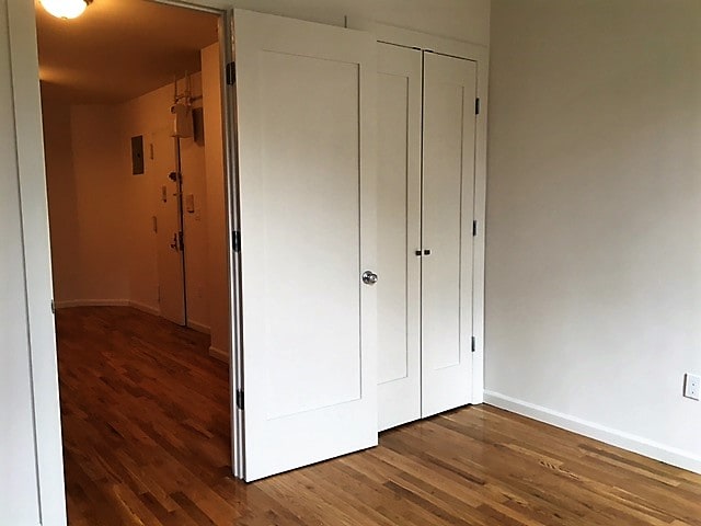 Building Photo - 423 W 45th St