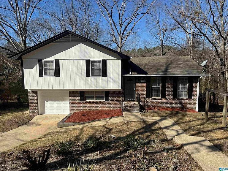 Primary Photo - Charming 3-Bed Home with 2 Full Baths and ...