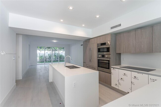 Foto del edificio - 446 NE 39th St