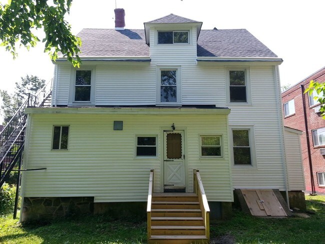 Building Photo - 1520 Elmwood Ave