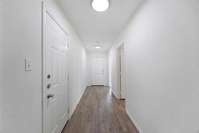 Building Photo - 1605 Village Park Trail