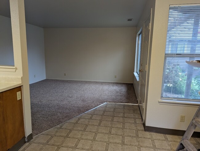 Building Photo - 1071 Bond St