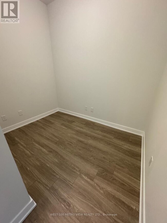 Building Photo - 430-430 Square One Dr