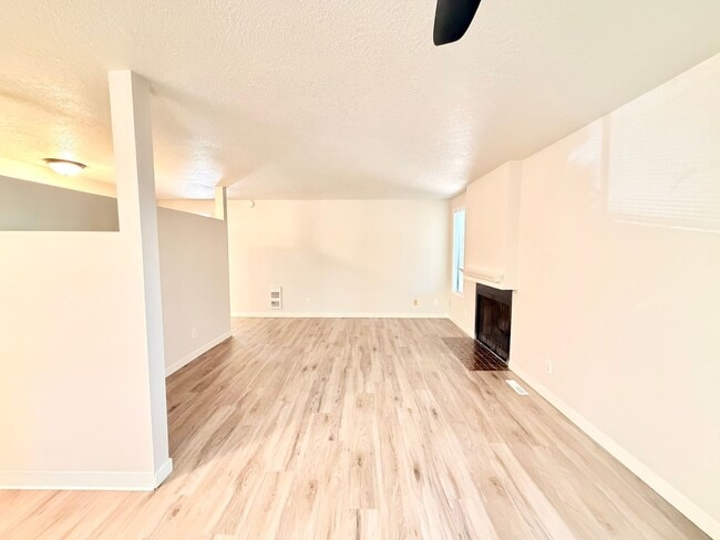 Building Photo - 6951-6957 Montauk Circle