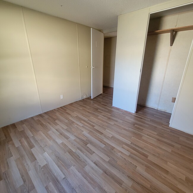 Building Photo - White Oak Properties