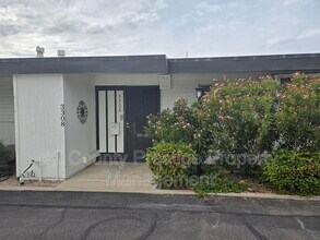Building Photo - 3308 E Camelback Rd