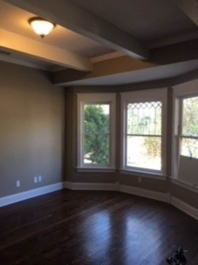 Building Photo - 1127 George St