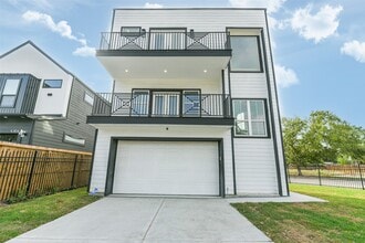Building Photo - 5302 Tarawa Rd