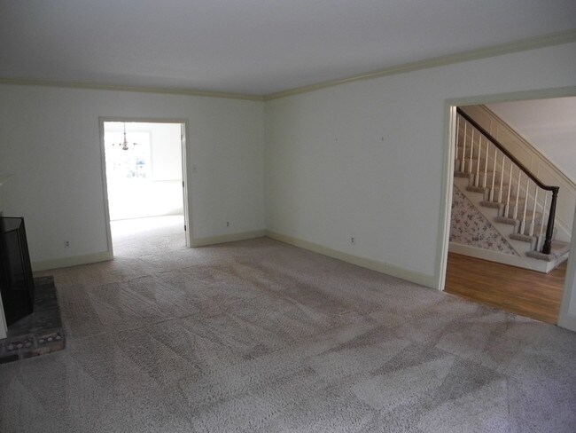 Building Photo - 713 Suncrest Blvd