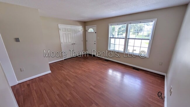 Building Photo - 1103 Maple St