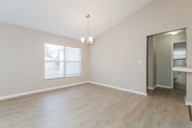 Foto del edificio - 7616 Bristol Park Dr