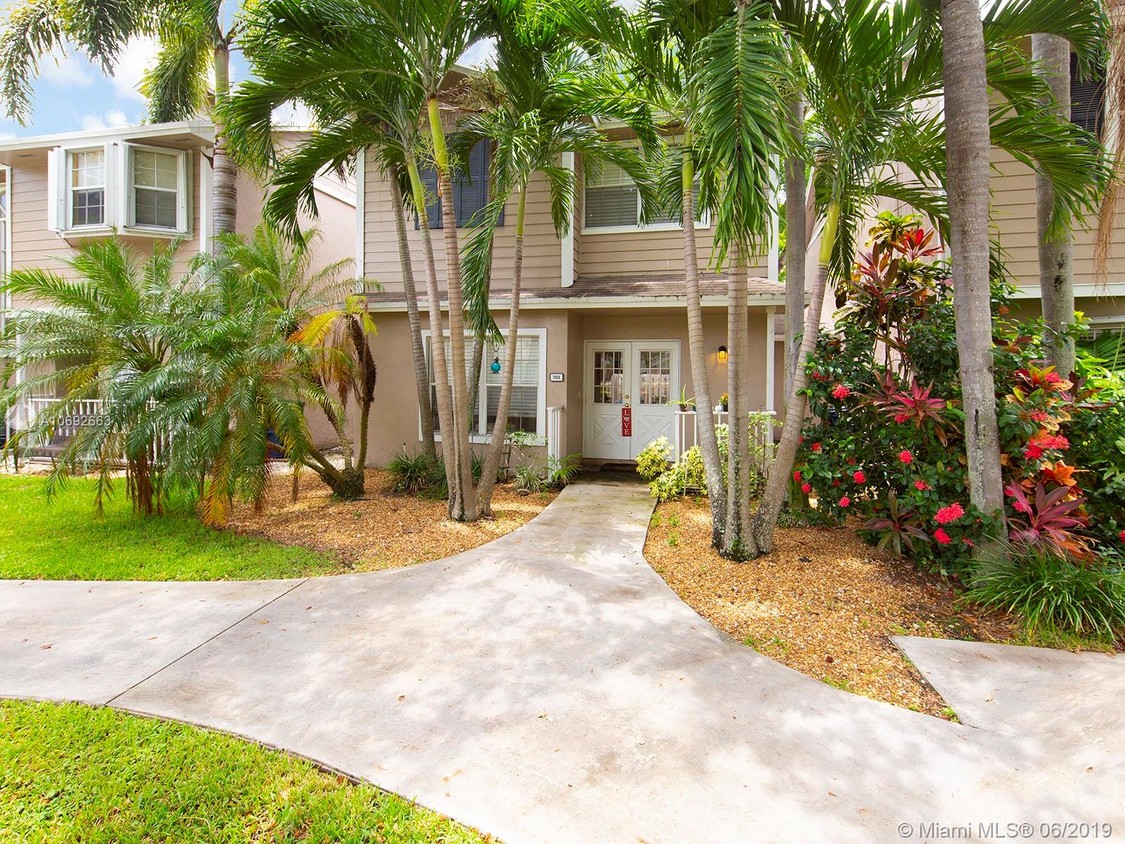 Foto principal - 12201 SW 148th St