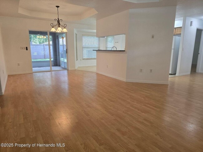 Foto del edificio - 542 Fairbanks Rd