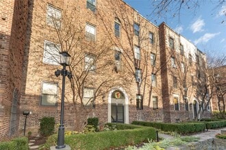 Building Photo - 64 Sagamore Rd