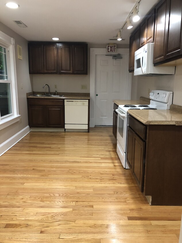 Kitchen - 404 Main St