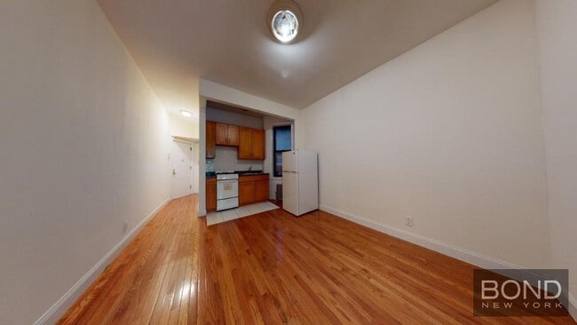 Building Photo - 228 E 36th St
