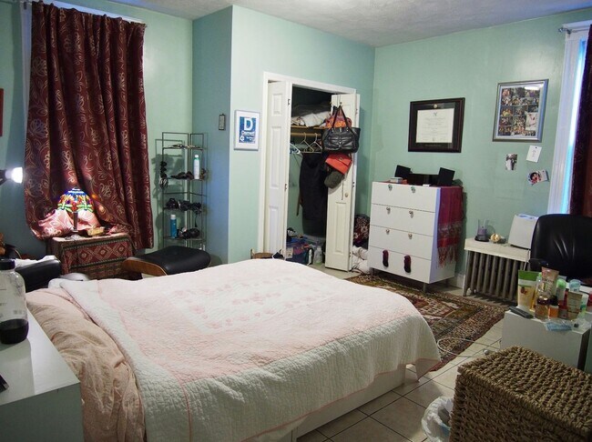 Foto del edificio - Sunny Spacious 4 Bedroom