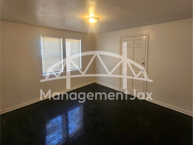 Building Photo - 1025 Powhattan St