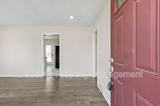 Building Photo - 802 Ramsey St