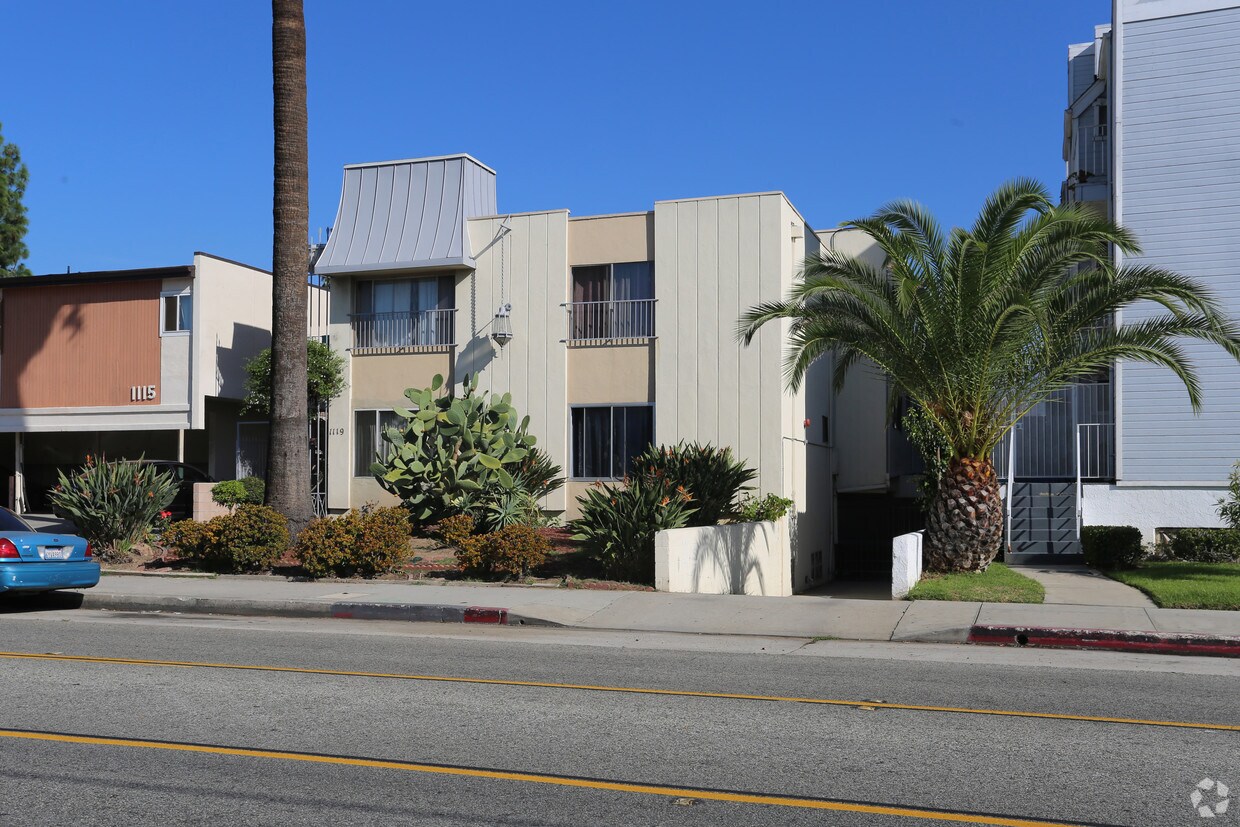 Building Photo - 1119 E Wilson Ave