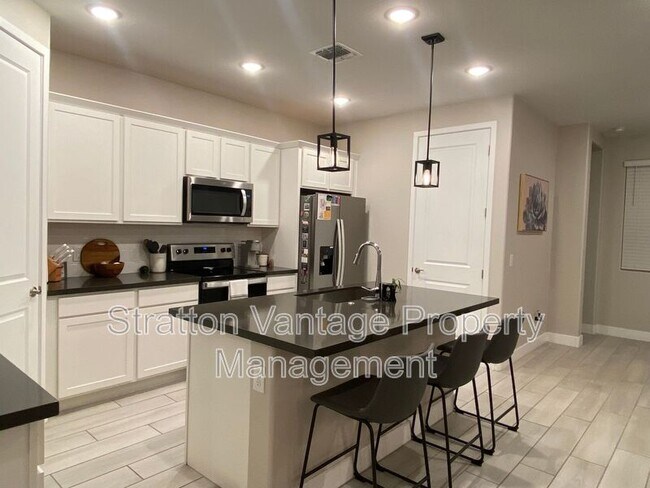 Foto del edificio - 899 S 151st Ln